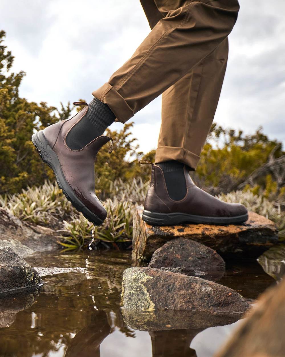 Cocoa Brown Coloured Blundstone 2057 Cocoa Brown Chelsea Boots on outdoor background