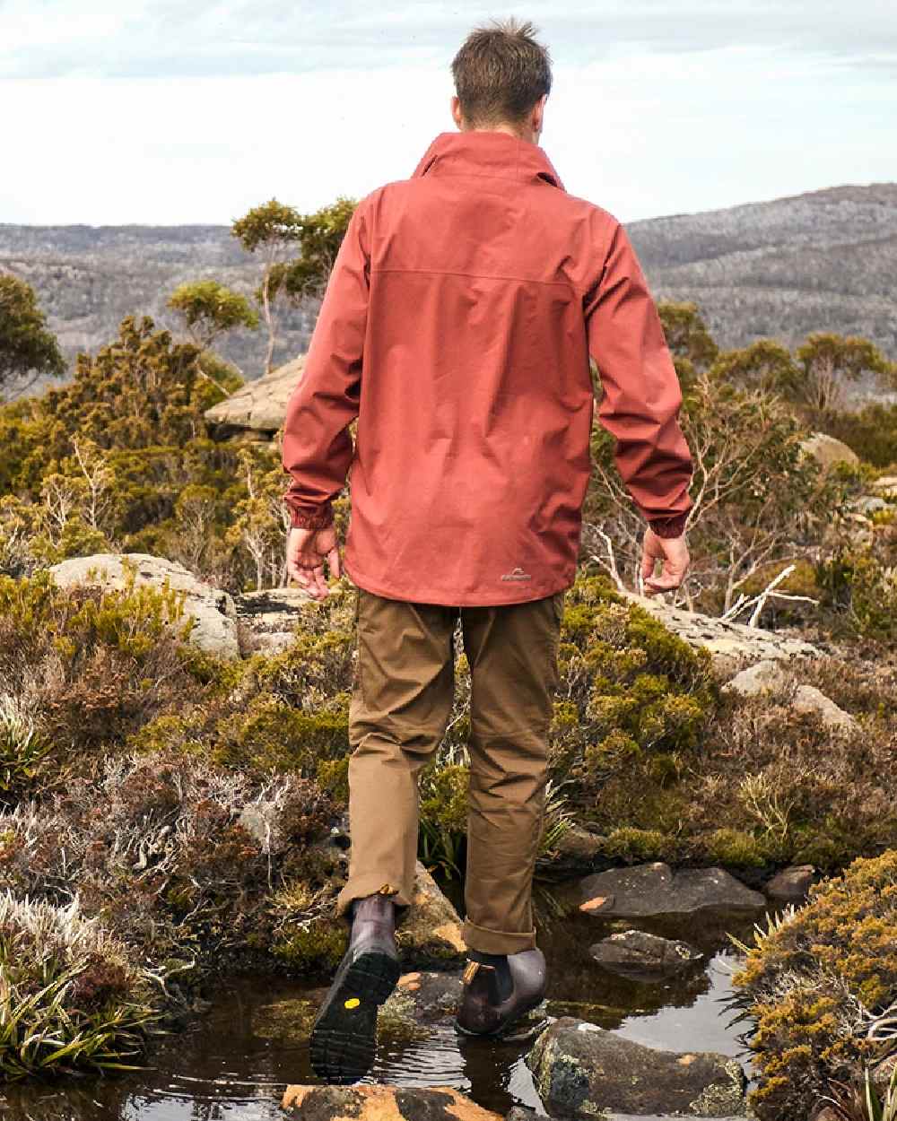 Cocoa Brown Coloured Blundstone 2057 Cocoa Brown Chelsea Boots on outdoor background