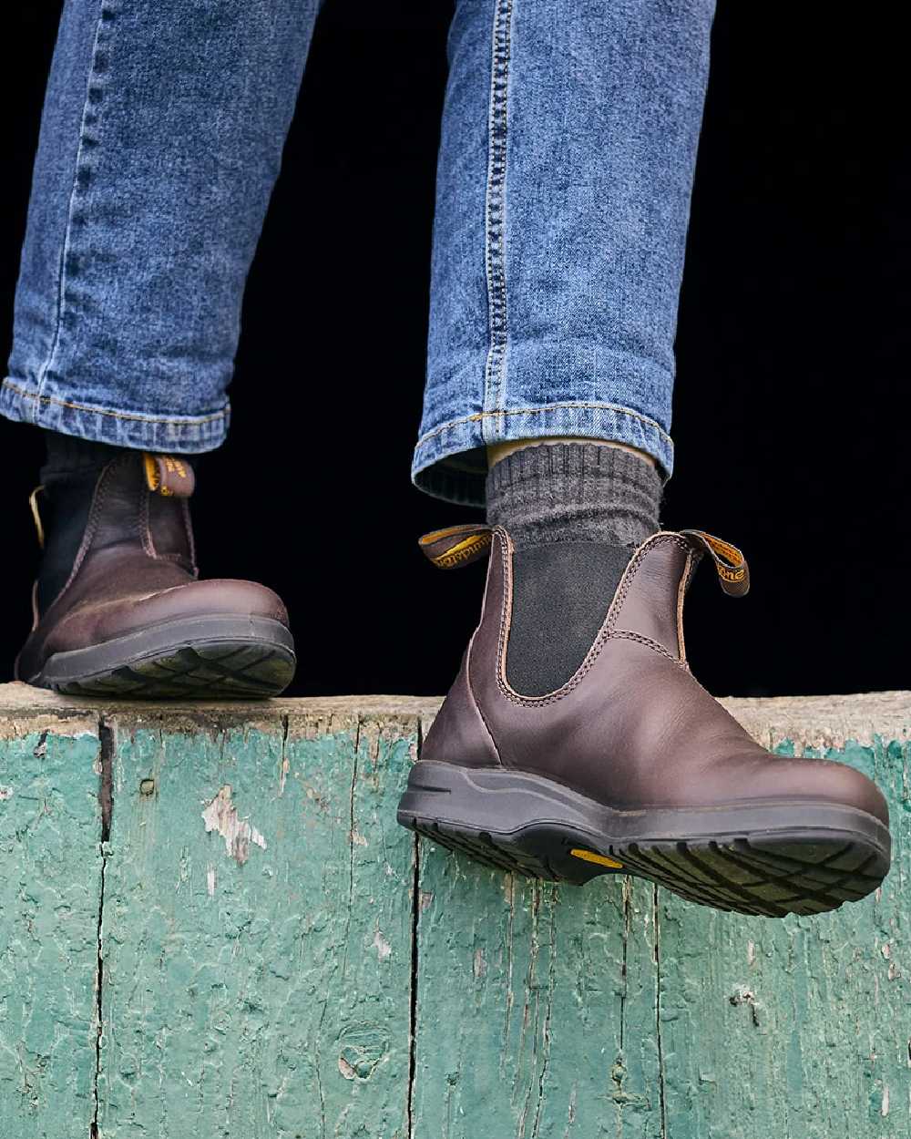 Cocoa Brown Coloured Blundstone 2057 Cocoa Brown Chelsea Boots on outdoor background