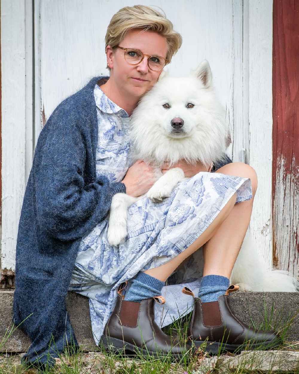 Coffee Coloured Gateway1 SD Lady 6" Pull-on Chelsea Boots on outdoor background