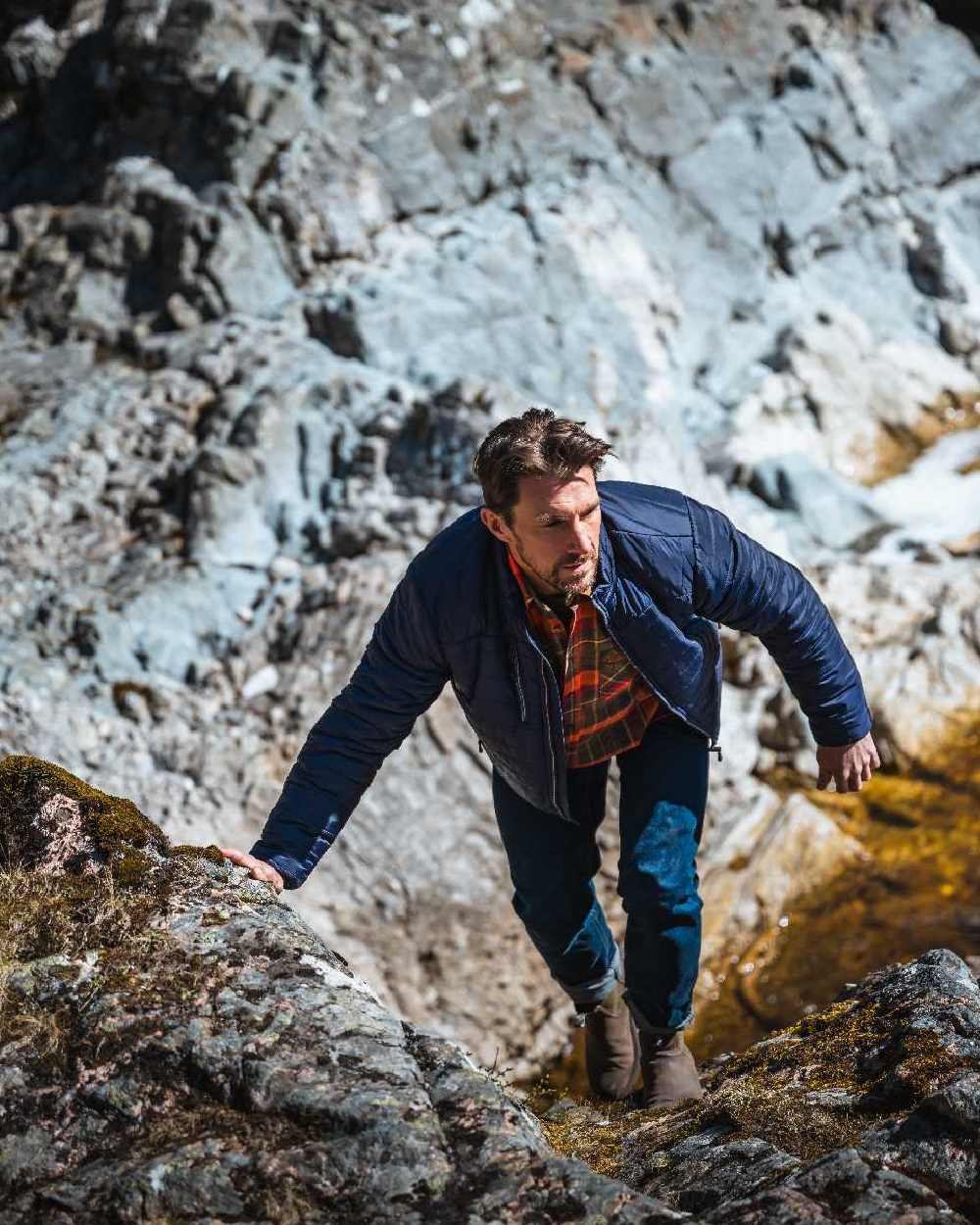 Navy Merlot Coloured Hoggs of Fife Kingston Lightweight Quilted Jacket on mountain background