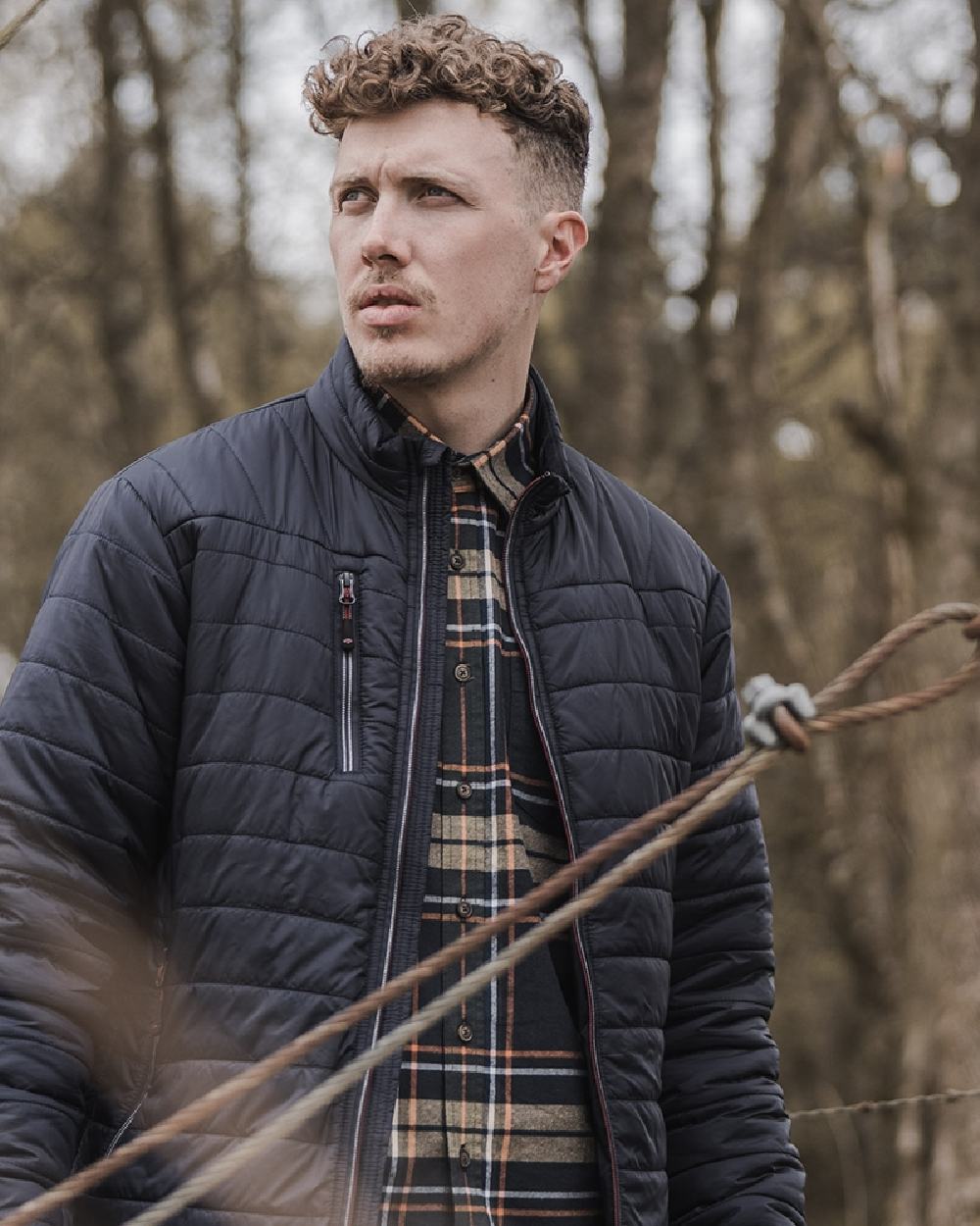 Navy Merlot Coloured Hoggs of Fife Kingston Lightweight Quilted Jacket on blurry background