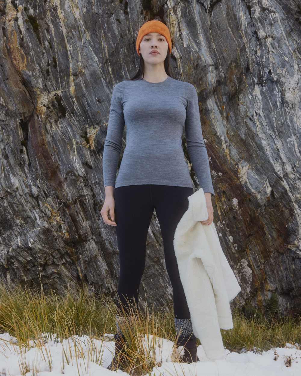 Gritstone Heather Coloured Icebreaker Womens Merino 200 Oasis Crewe Thermal Top on mountain background