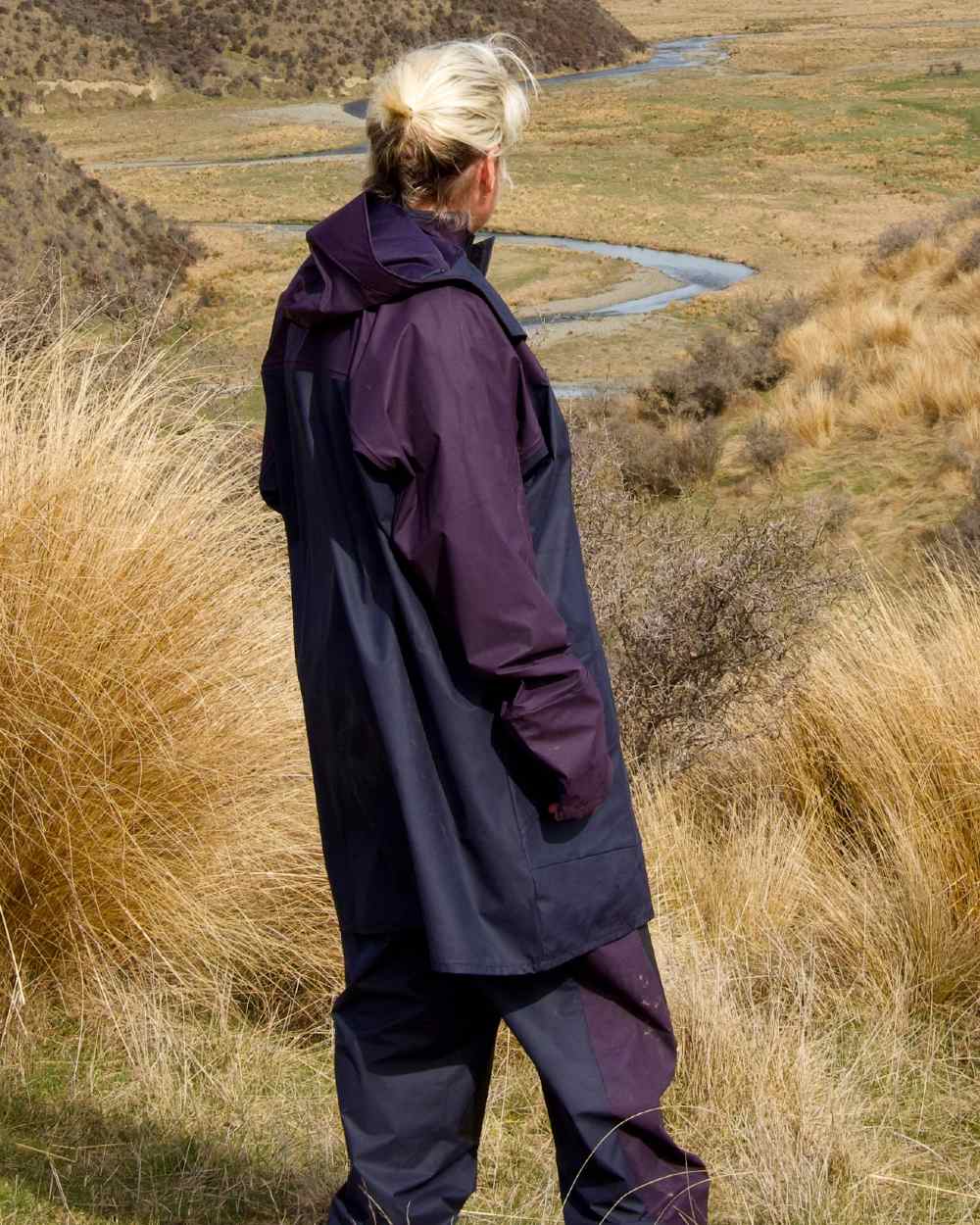 Navy coloured Kaiwaka Agtex Lady of the Land Parka on mountain background