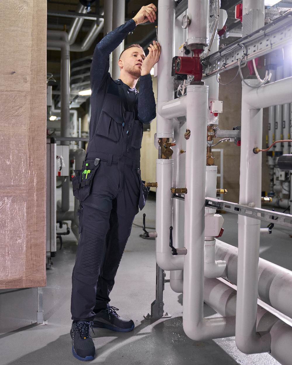 Dark Navy Coloured Mascot Workwear Mens Customized Combi Suit With Kneepad Pockets on factory background