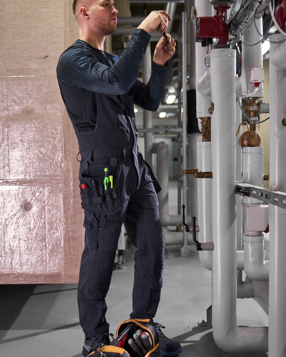 Dark Navy Coloured Mascot Workwear Mens Customized Combi Suit With Kneepad Pockets on factory background