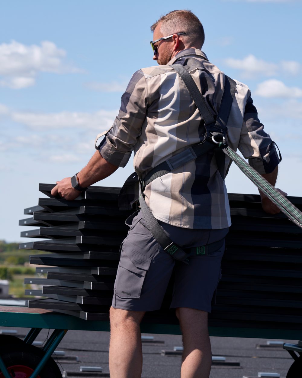 Black Coloured Mascot Workwear Mens Customized Lightweight Shorts on construction background