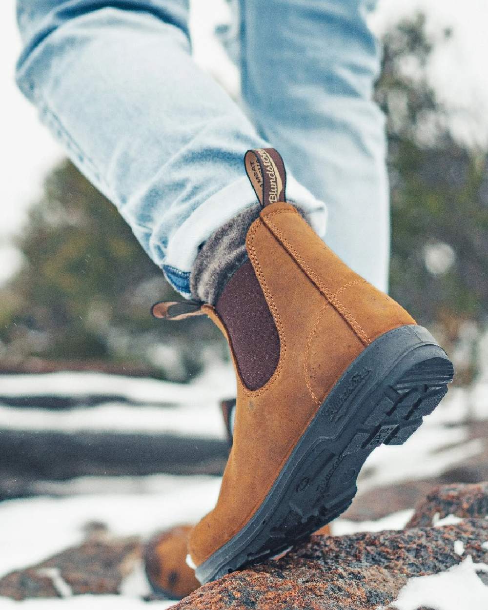 Saddle Brown coloured Blundstone 562 Saddle Brown Leather Boots on white background 