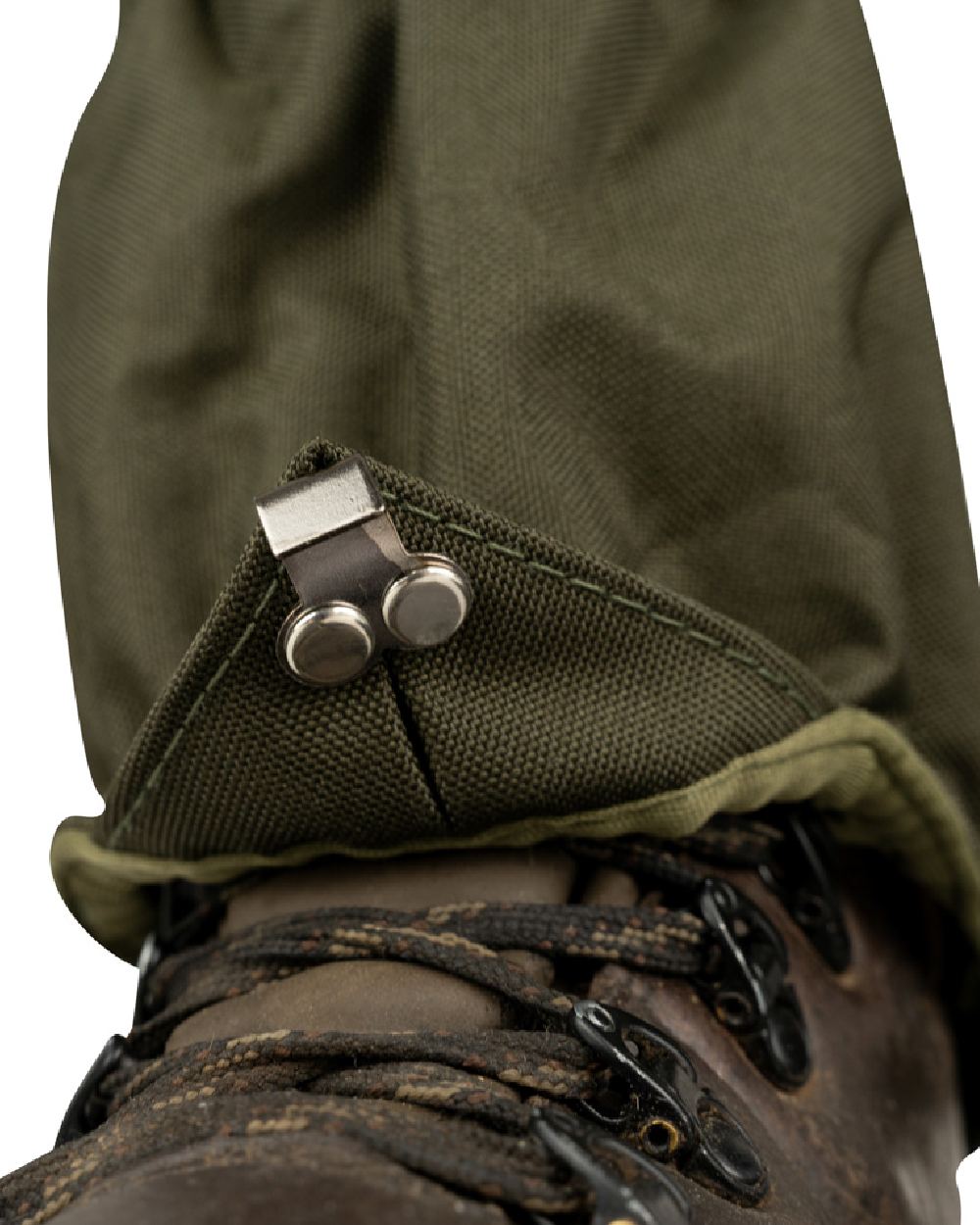 Green coloured Jack Pyke Highline Gaiter on white background 