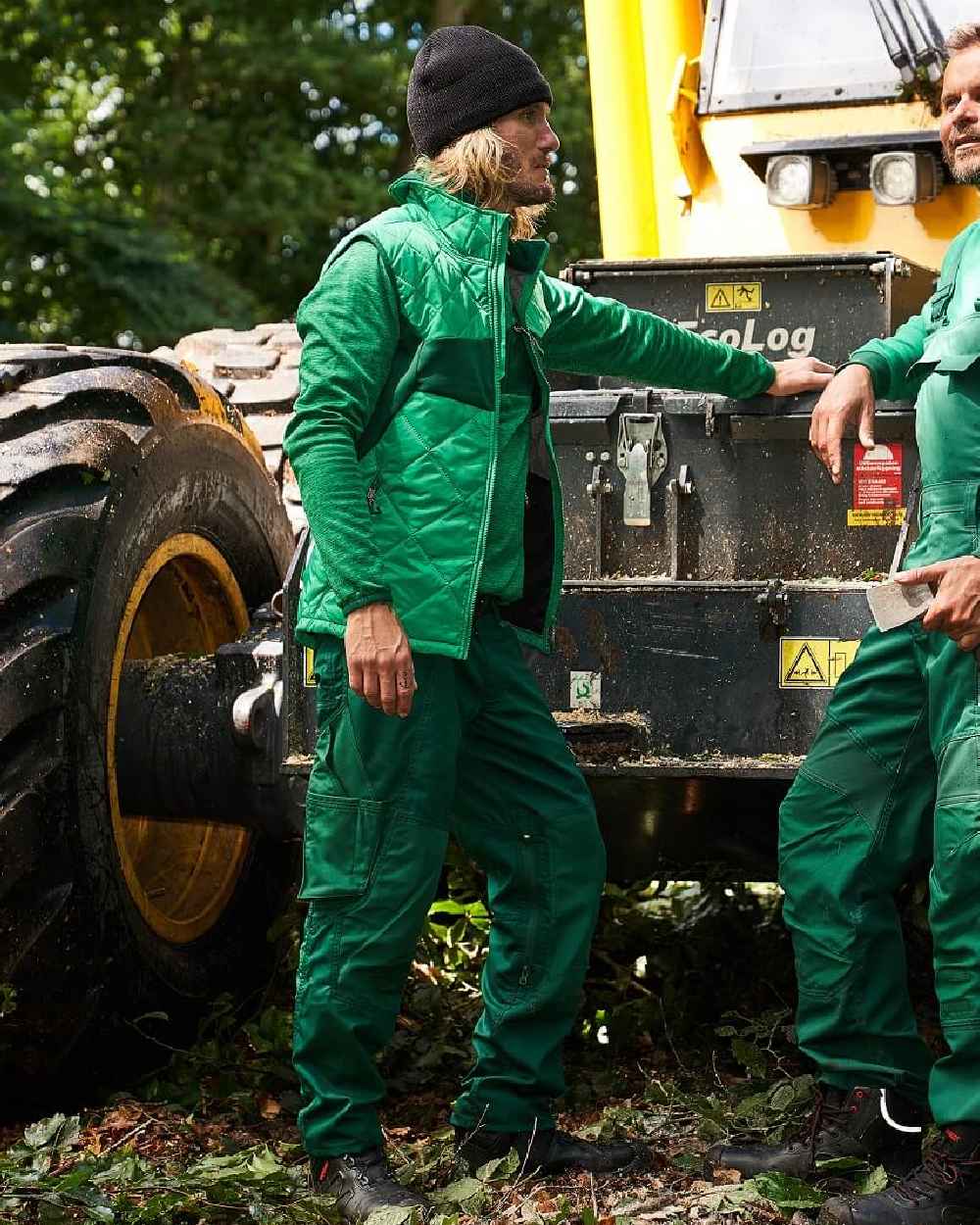 Grass Green Coloured Mascot Workwear Mens Accelerate Lightweight Thermal Gilet on farm background 