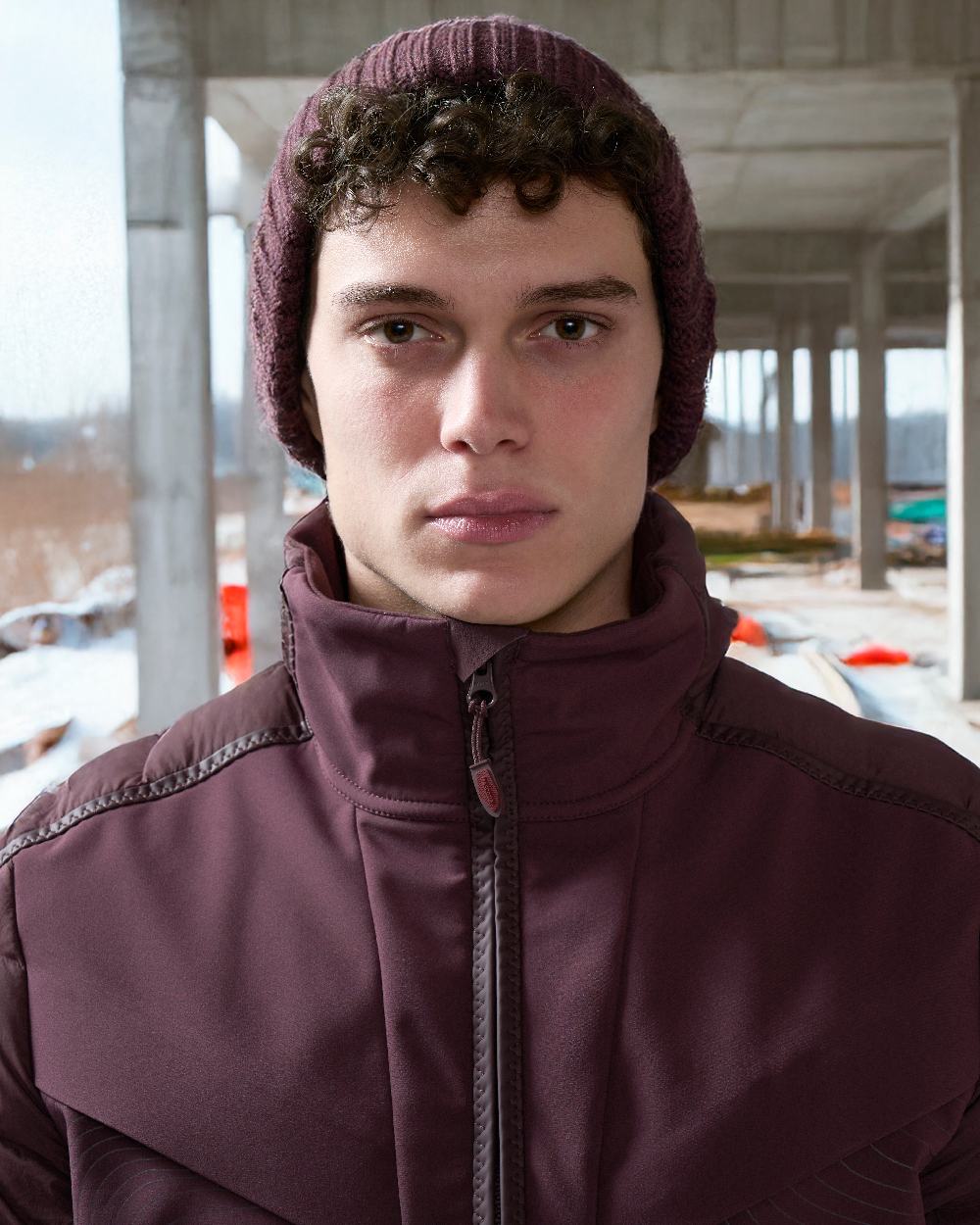 Bordeaux Coloured Mascot Workwear Mens Customized Breathable Jacket on outdoor background 