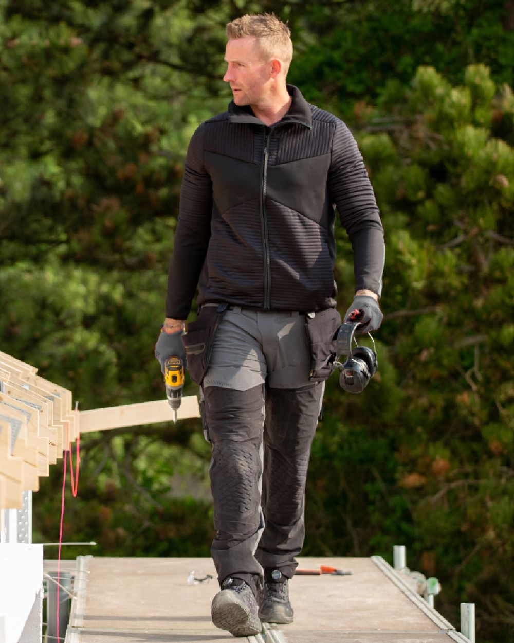 Black Coloured Mascot Workwear Mens Customized Fleece Jumper With Zipper on outdoor background 