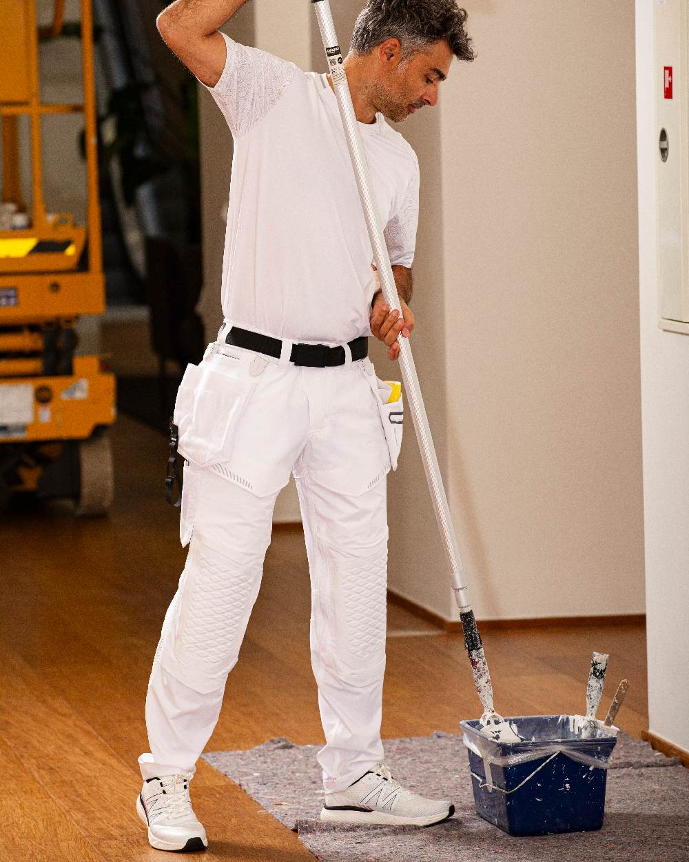 White Coloured Mascot Workwear Mens Customized Lightweight Trousers With Kneepad Pockets on indoor background 
