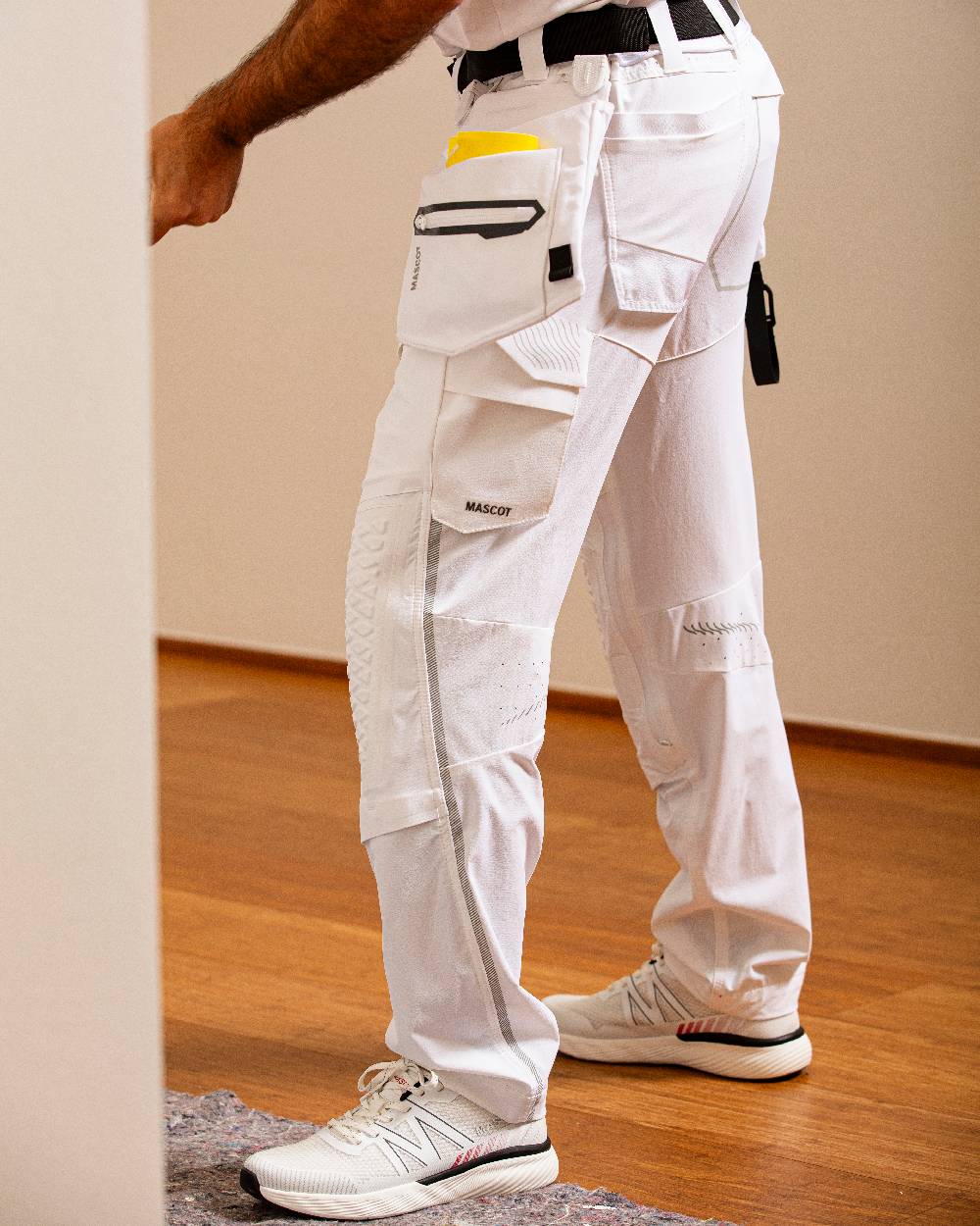 White Coloured Mascot Workwear Mens Customized Lightweight Trousers With Kneepad Pockets on indoor background 