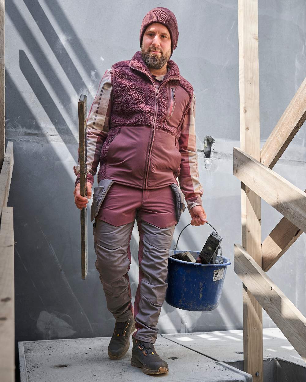 Bordeaux Coloured Mascot Workwear Mens Customized Pile Gilet With Zipper on construction background 