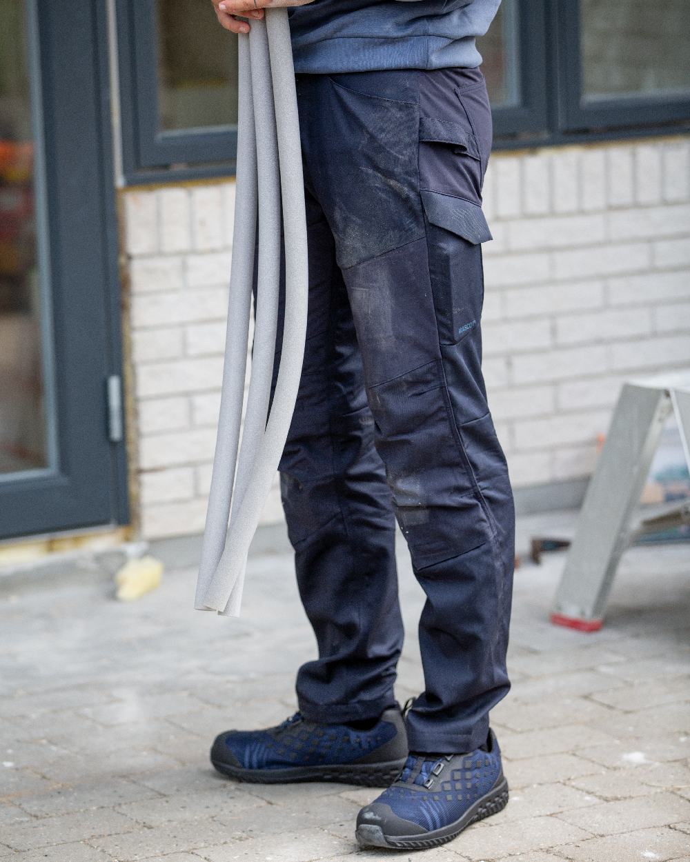 Dark Navy Coloured Mascot Workwear Mens Customized Trousers With Kneepad Pockets on outdoor background 
