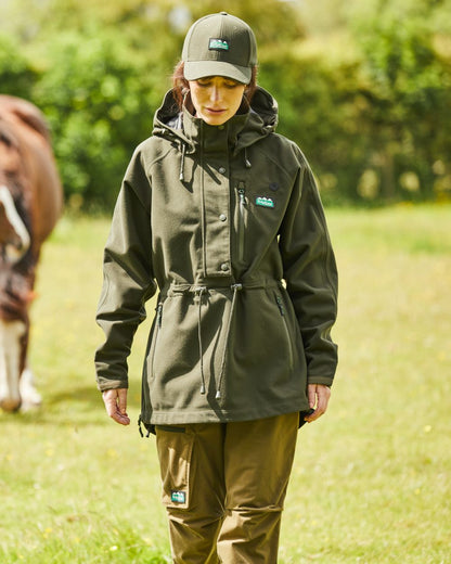 Deep Forest Coloured Ridgeline Ladies Monsoon Waterproof Smock on outdoor background 