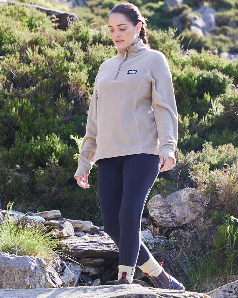 Roasted Cashew coloured Ridgeline Ladies Narvik Fleece on mountain background 