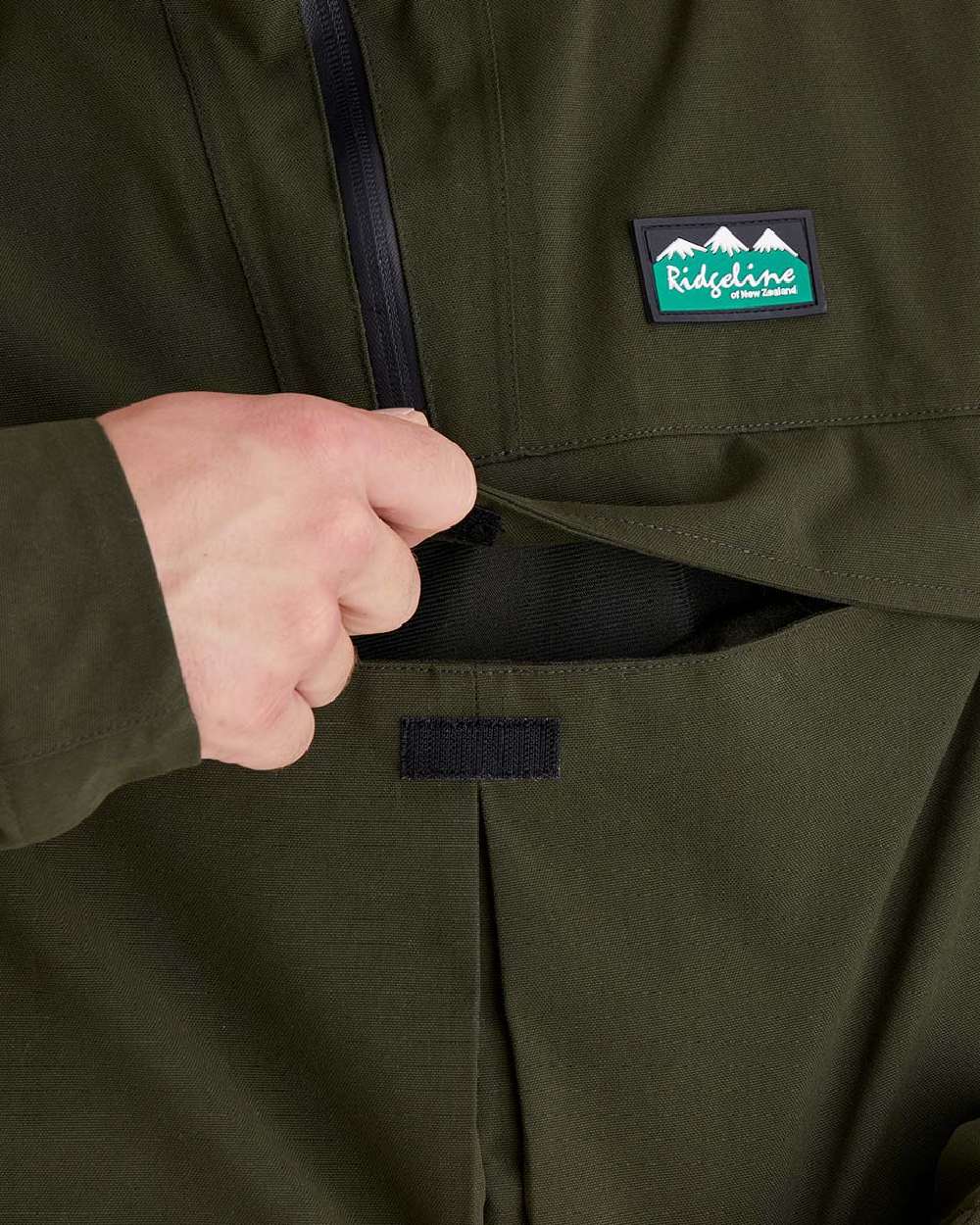 Deep Forest Coloured Ridgeline Mens Cambrian Smock on white background 