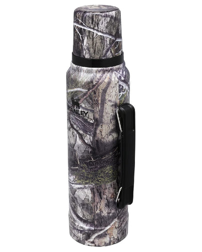 Mossy Oak Country DNA coloured Stanley Classic Legendary  Bottle 1.0L on white background 