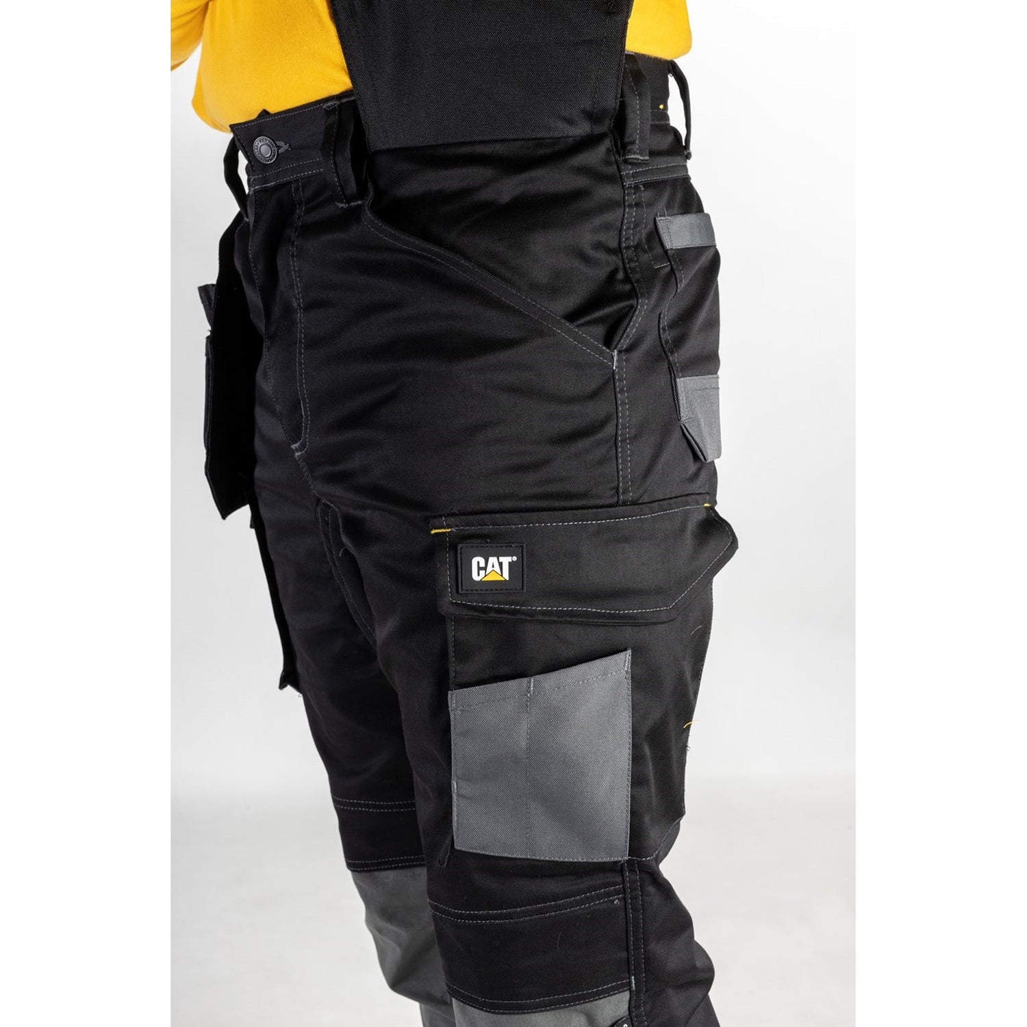 Caterpillar Essentials Stretch Knee Pocket in Dark Shadow Black