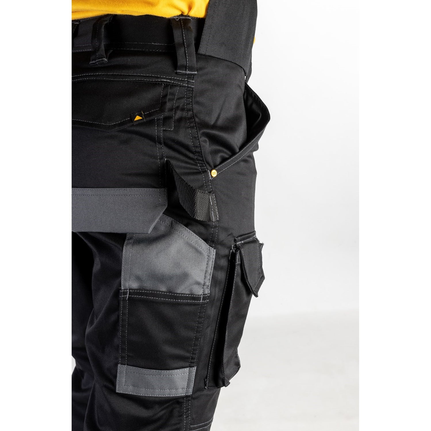 Caterpillar Essentials Stretch Knee Pocket in Dark Shadow Black