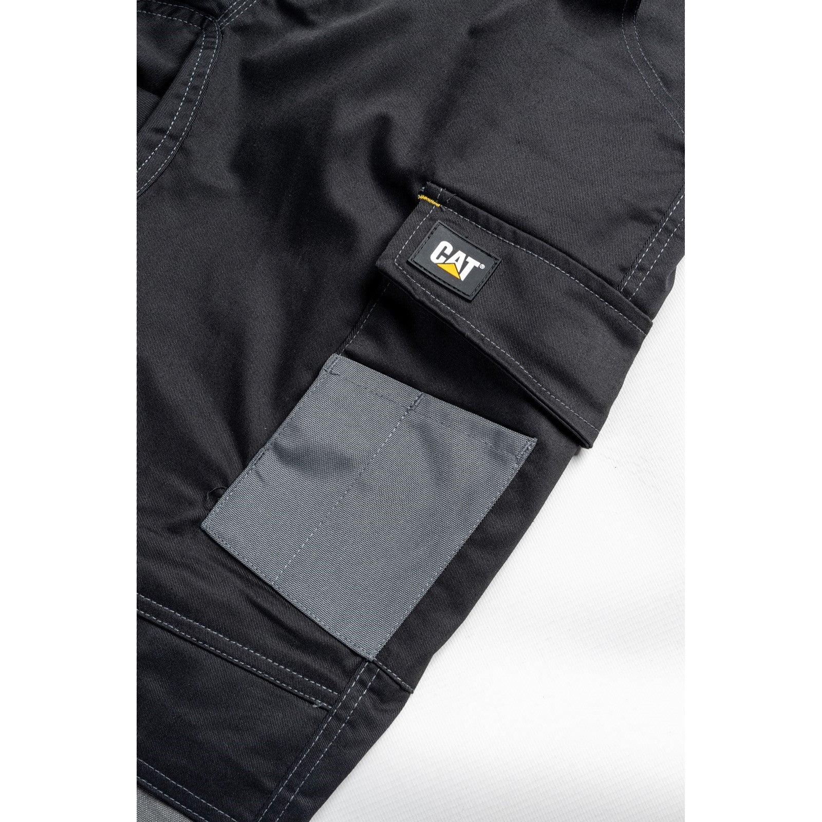 Caterpillar Essentials Stretch Knee Pocket in Dark Shadow Black